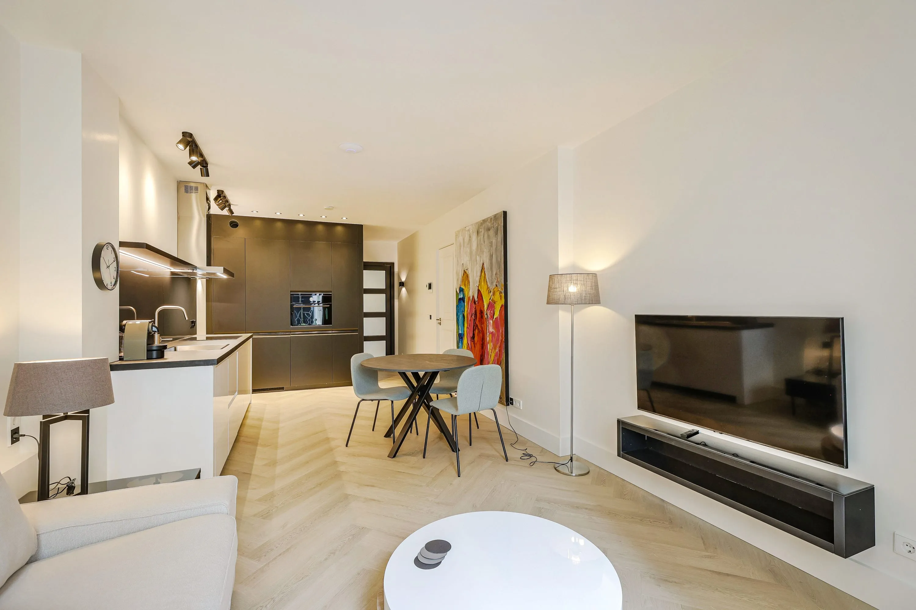 Work From Amsterdam: Airy Canal-view Flat With Curated Home Office #2