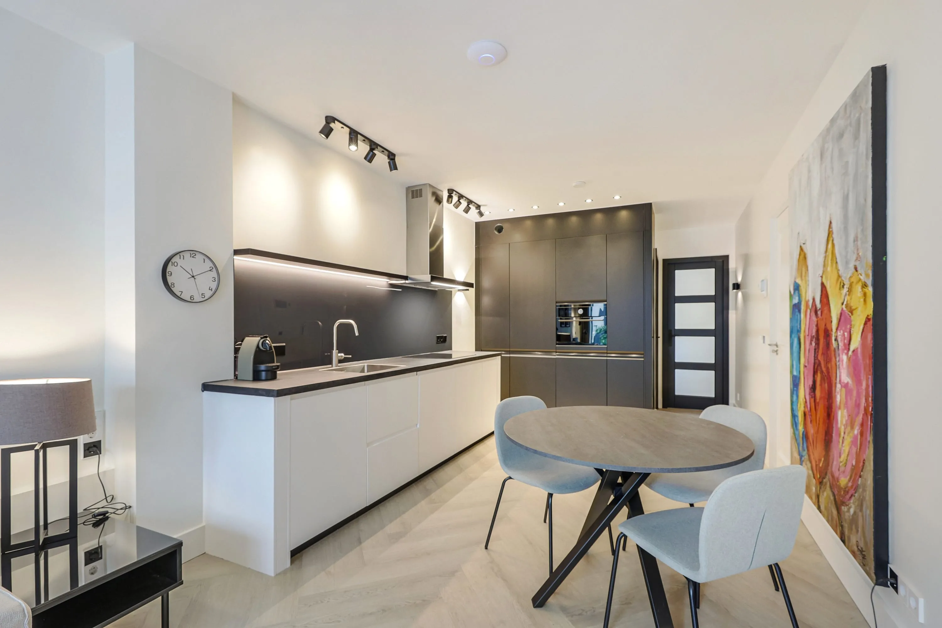 Work From Amsterdam: Airy Canal-view Flat With Curated Home Office #3