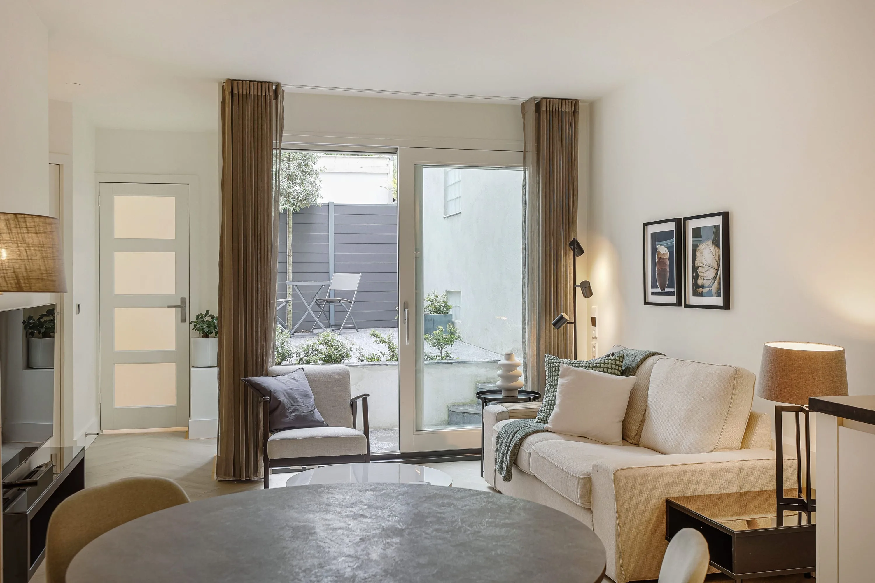 Work From Amsterdam: Airy Canal-view Flat With Curated Home Office #5