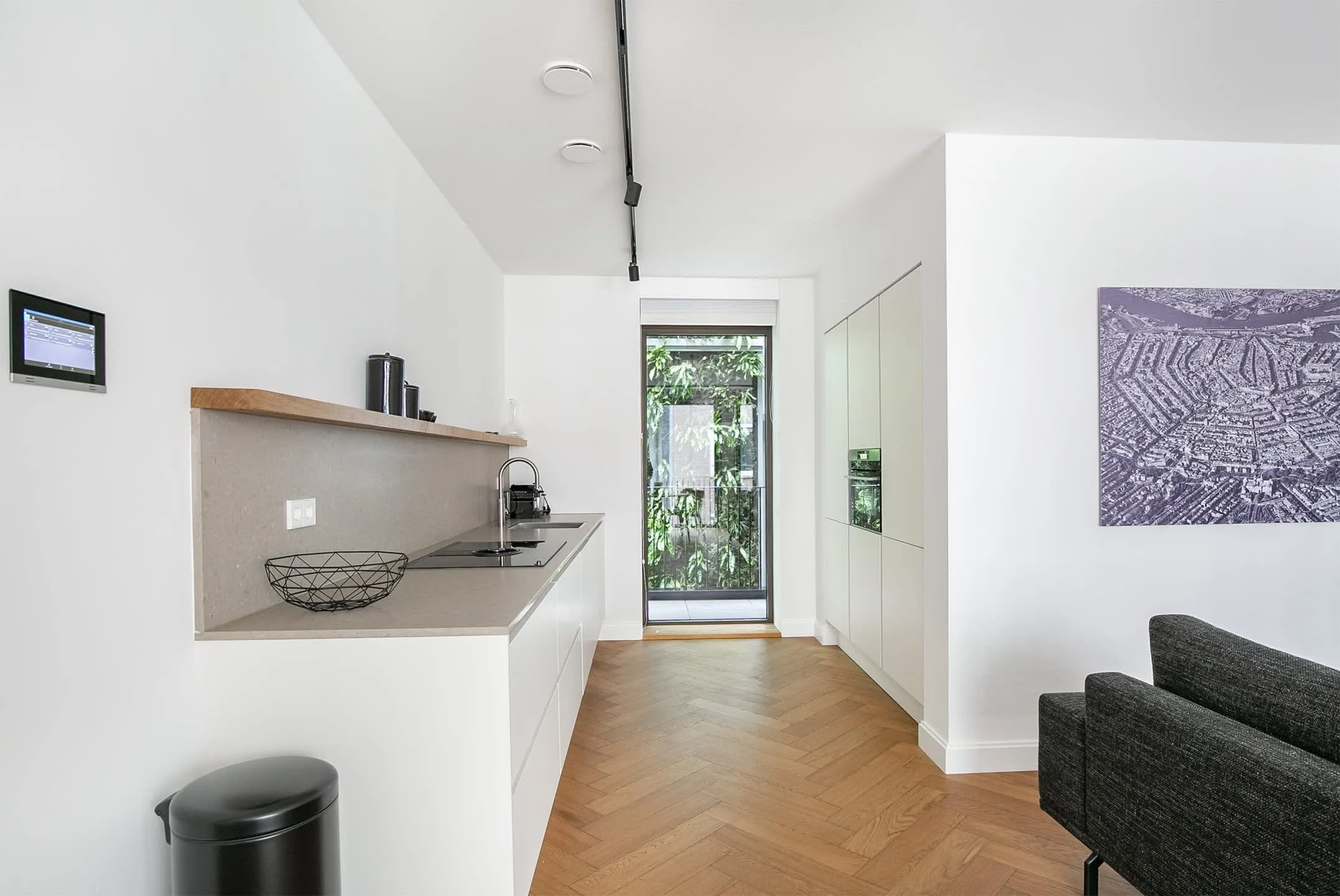 Remote Work-ready Flat: Impressive 1br With 87m2 In De Pijp, Amsterdam #4