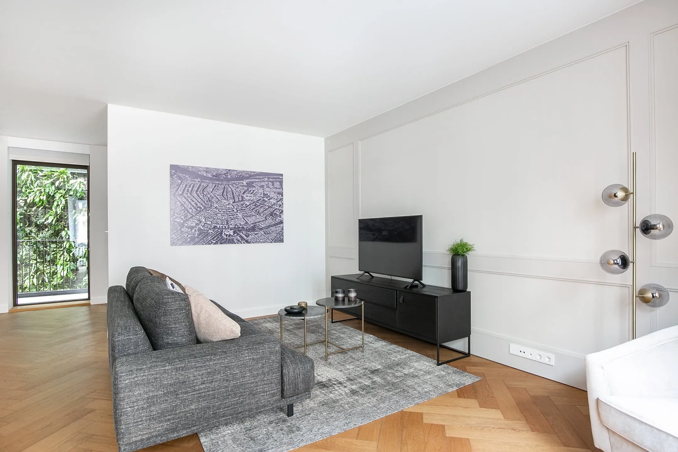 Remote Work-ready Flat: Impressive 1br With 87m2 In De Pijp, Amsterdam #3