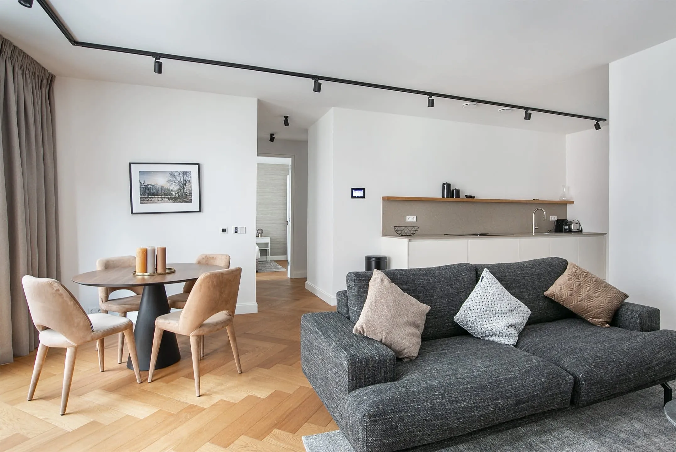 Remote Work-ready Flat: Impressive 1br With 87m2 In De Pijp, Amsterdam