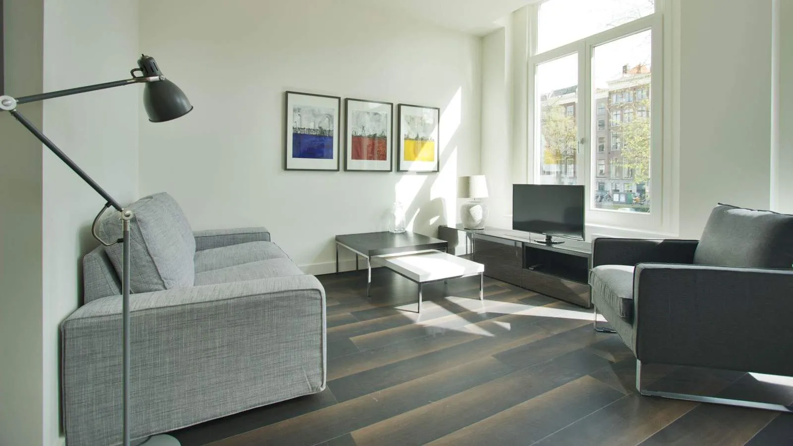 Amsterdam Canal Living in a Modern 1-Bedroom Home