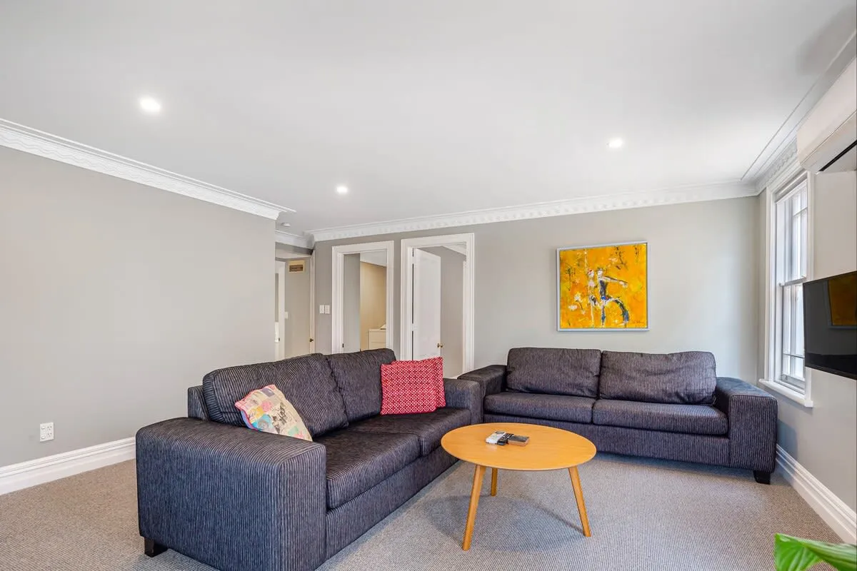 Contemporary Parnell Flat: Efficient Digital-nomad Setup & Home Office #5