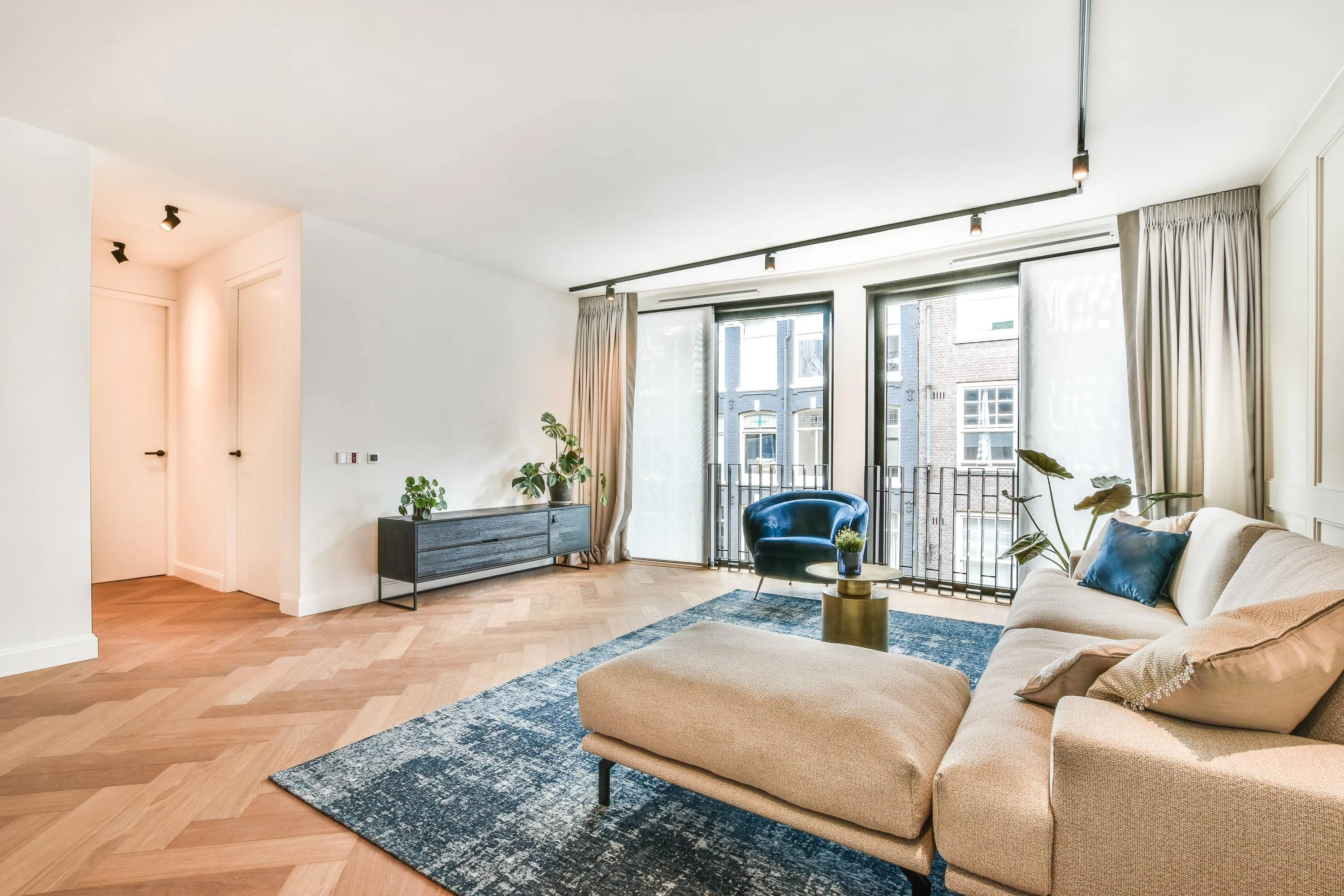 Curated De Pijp Flat For Remote Workers: 87sqm Of Spacious Amsterdam Living #3