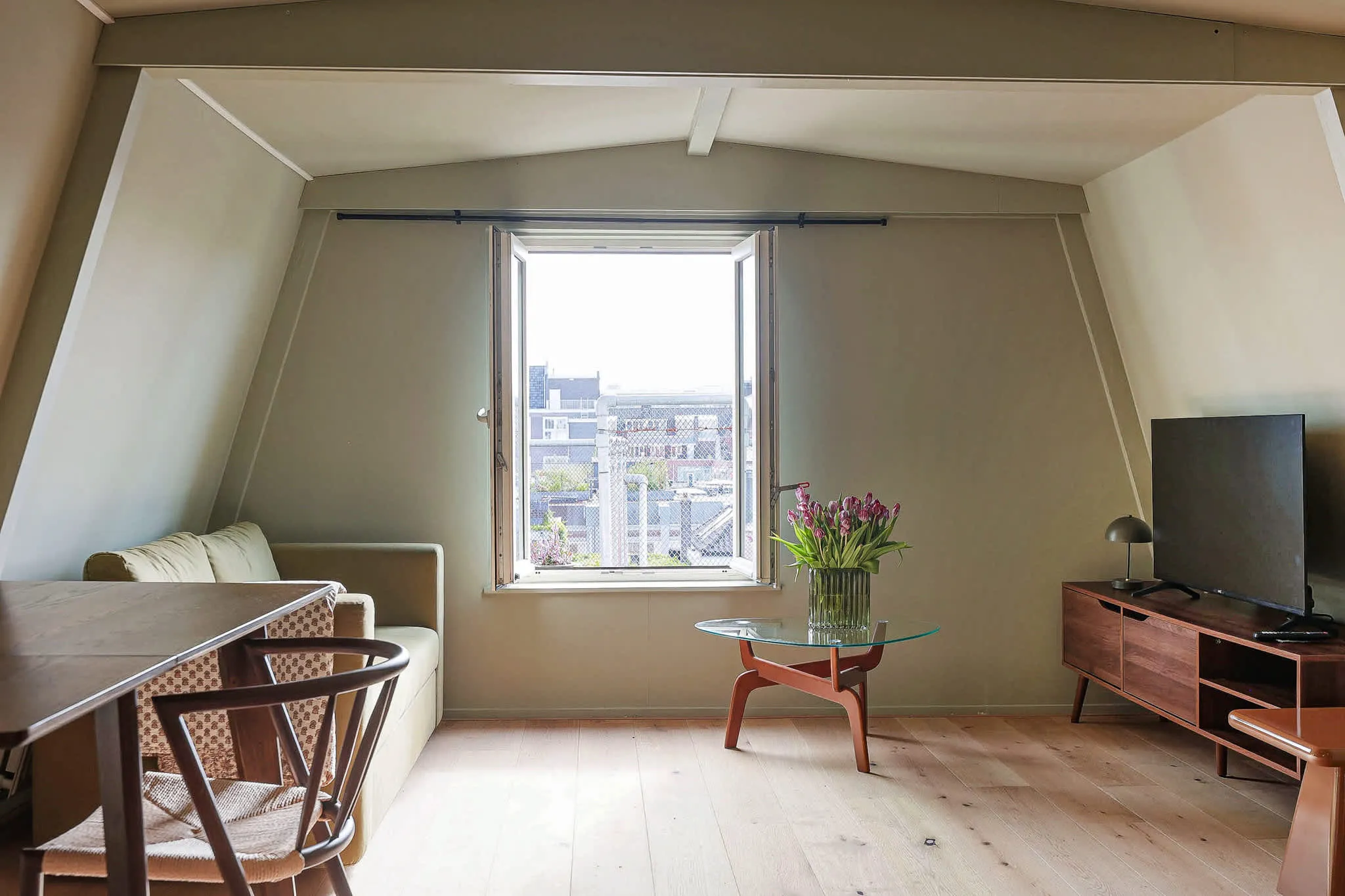 Stylish 1-Bedroom Serviced Apartment in Amsterdam #2