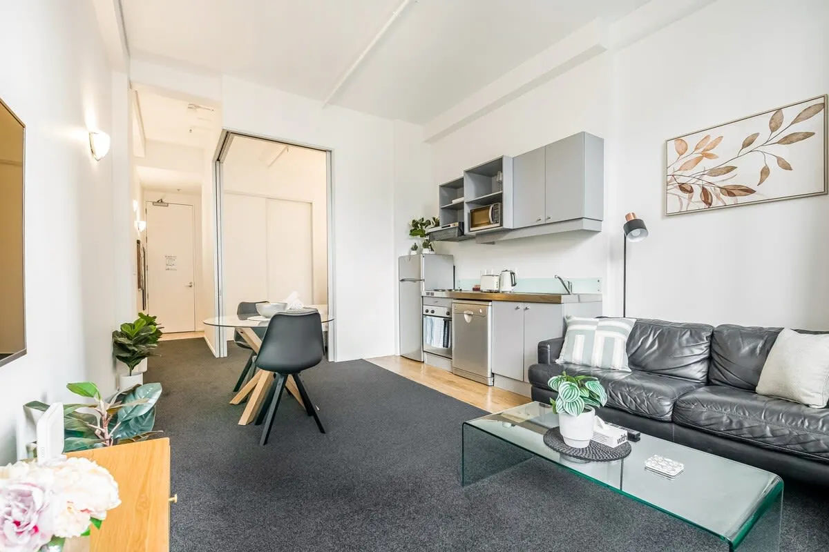 Modern Cozy 1-bed Flat In Auckland Cbd - Dedicated Home Office & High-speed Wifi #3