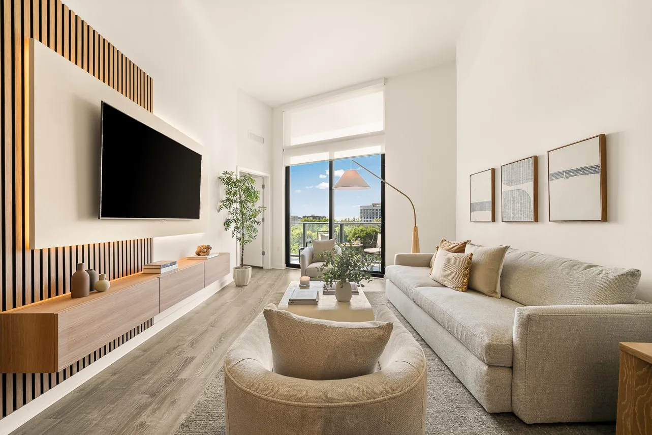 Sleek 3-bed Executive Flat With Home Office In Miami's Paraiso Bayviews #3