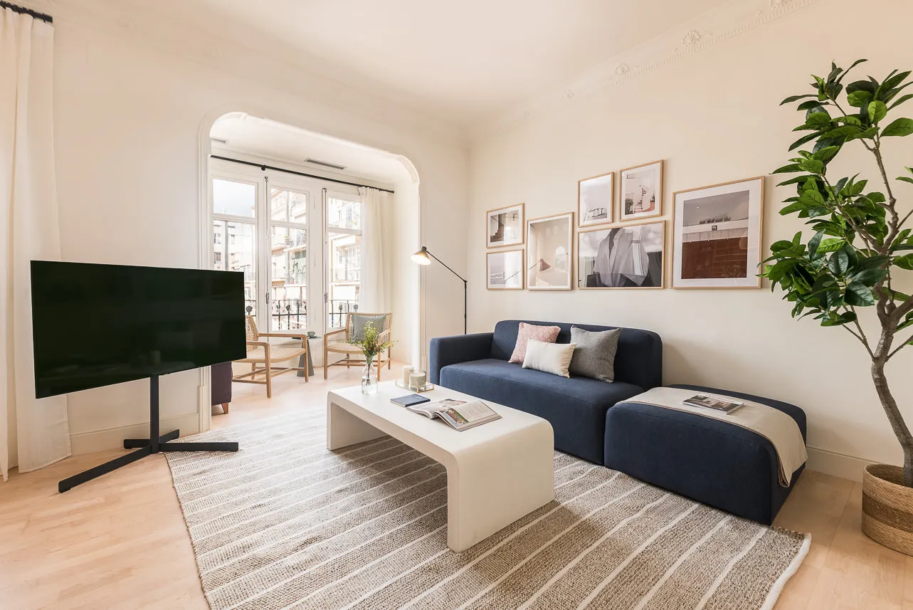 Stylish 3br City Flat With Home Office And Panoramic Views In Barcelona #3