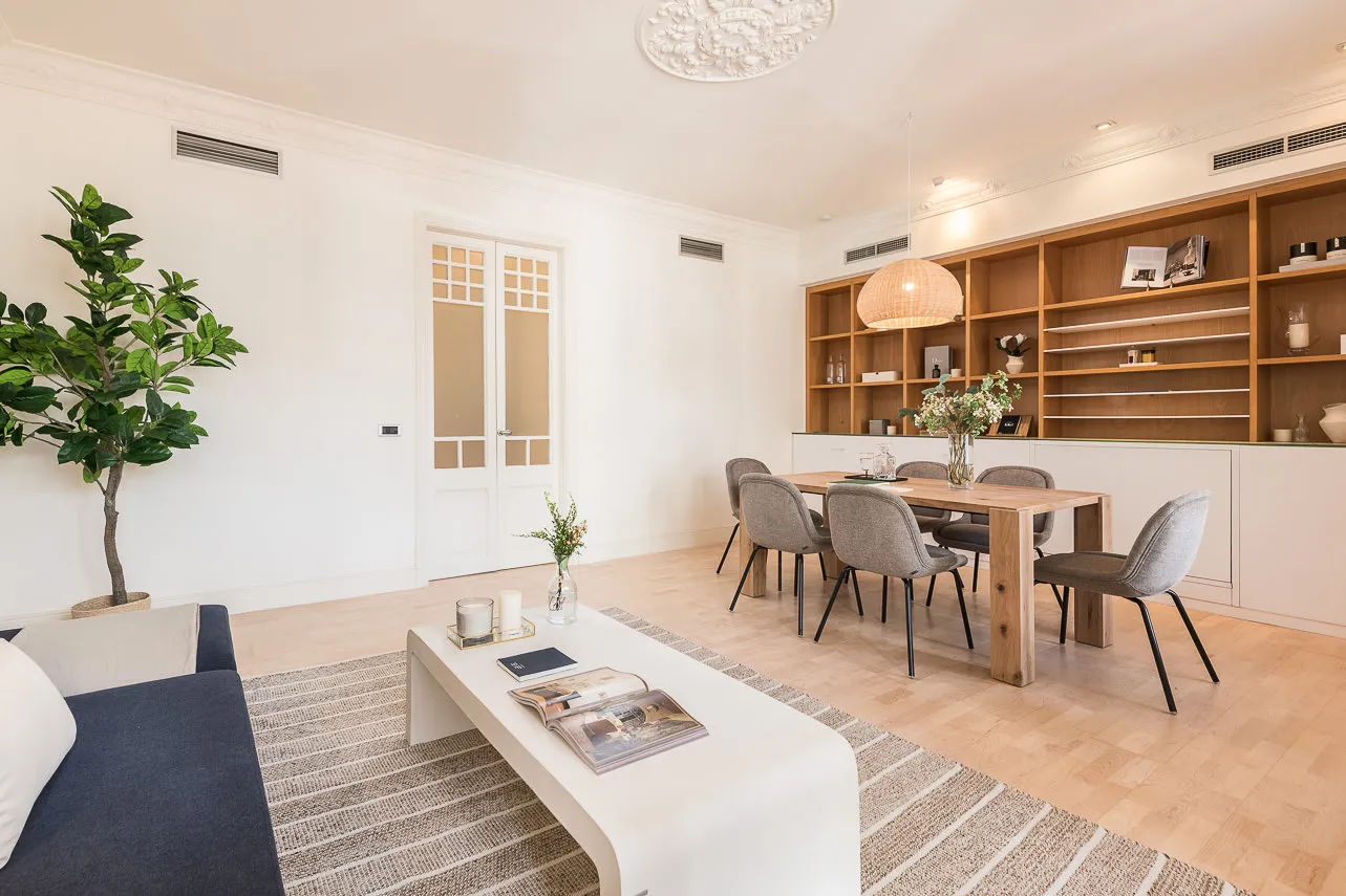 Stylish 3br City Flat With Home Office And Panoramic Views In Barcelona #4