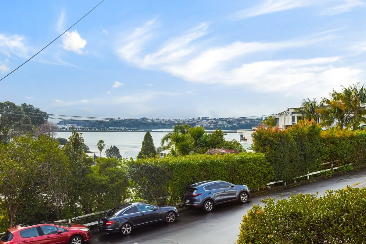 Parnell Stylish Flat - Intimate 2-bed With Bright Work-from-home Studio & Harbour Views #2