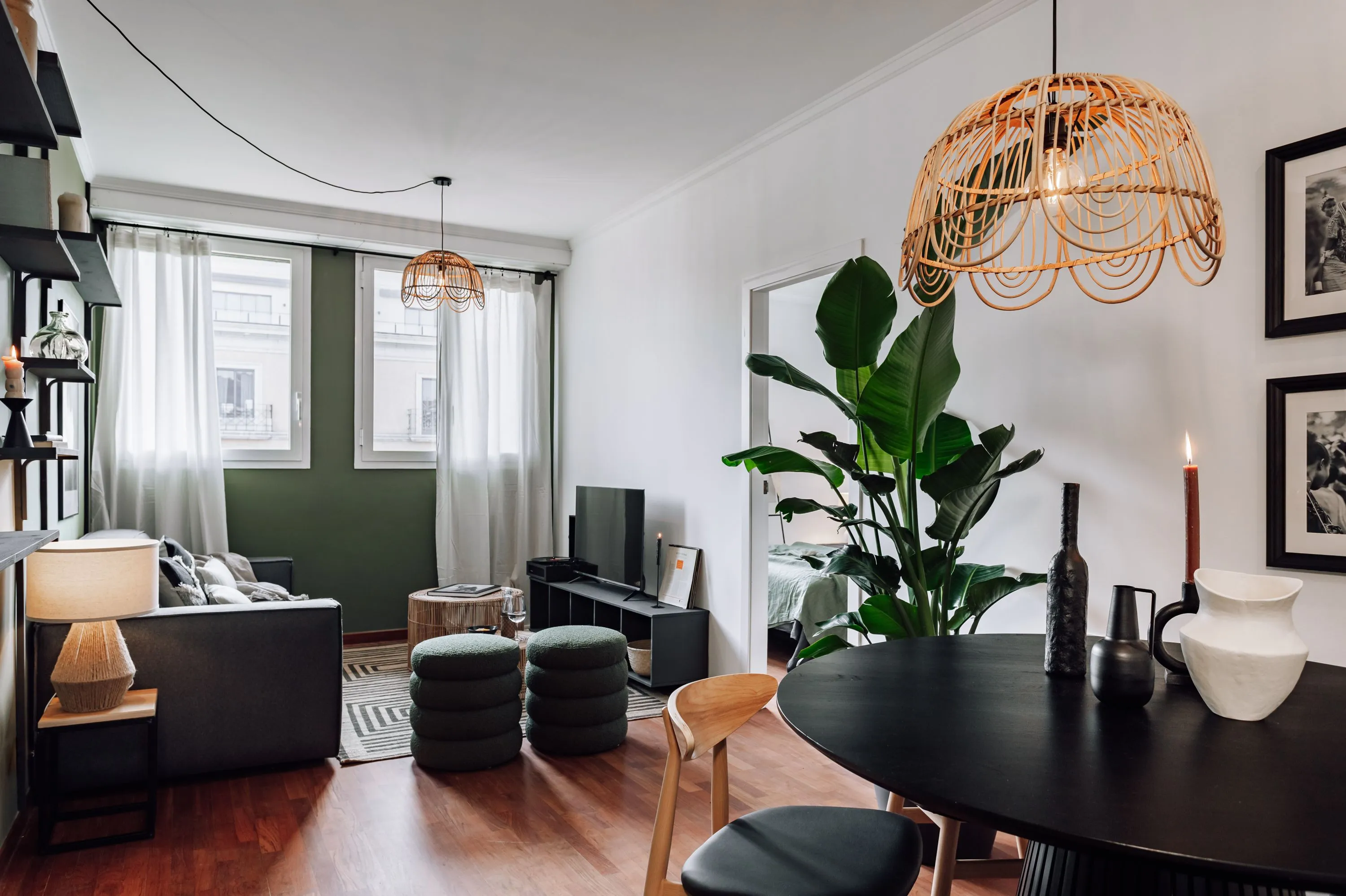 Distinctive Barcelona Flat With Gigabit Internet & Premium Home Office Setup #3