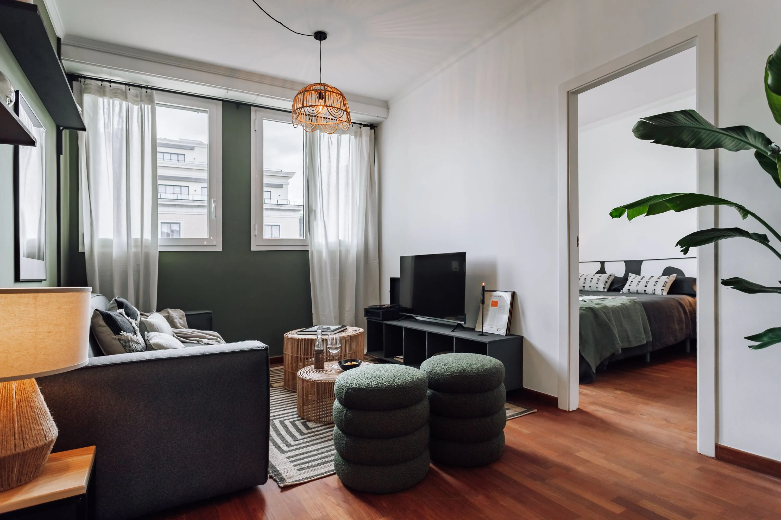 Distinctive Barcelona Flat With Gigabit Internet & Premium Home Office Setup #5