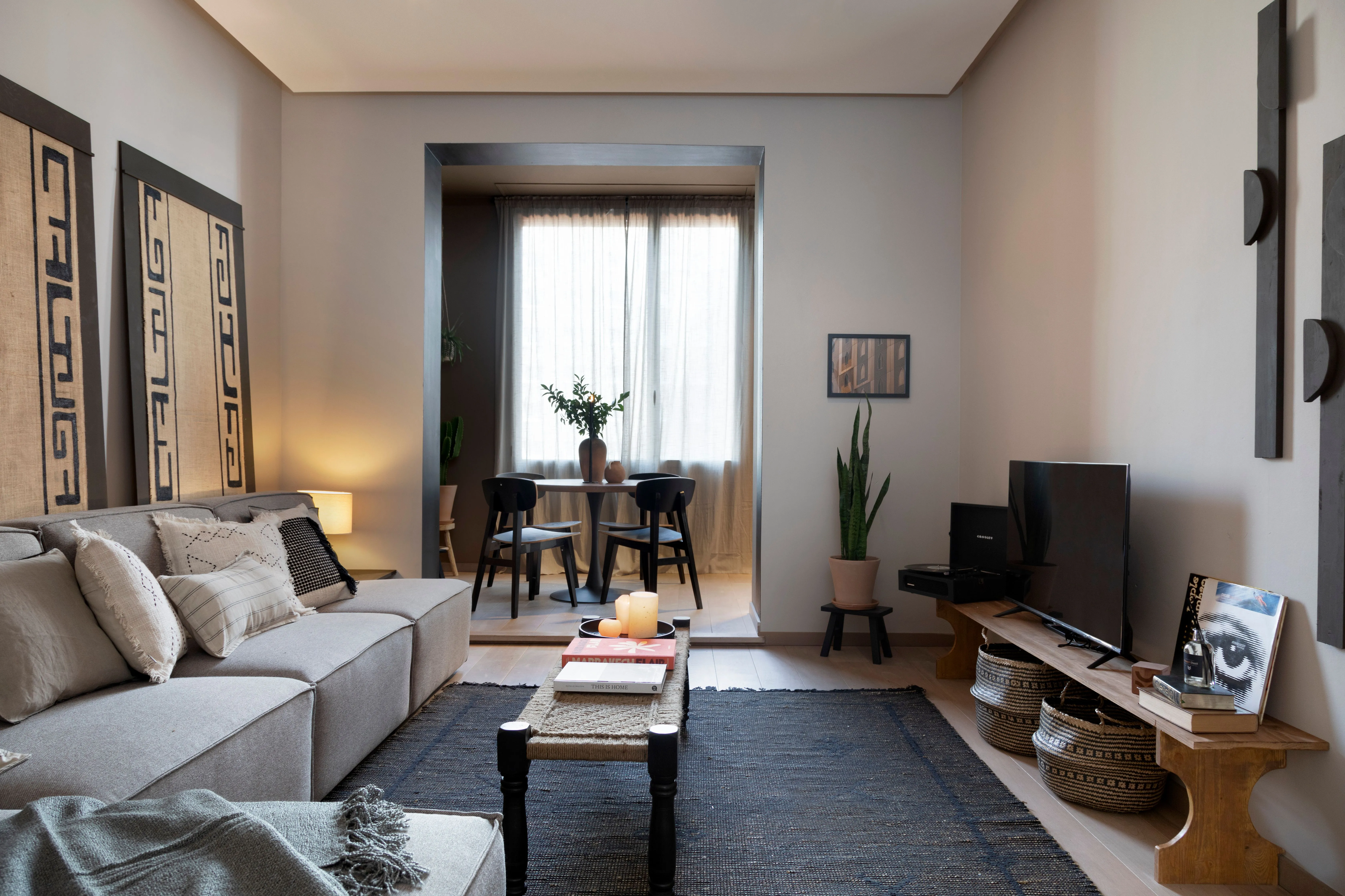 Urban Barcelona Executive Flat With Pro Workstation & Gigabit Internet For Digital Nomads #2