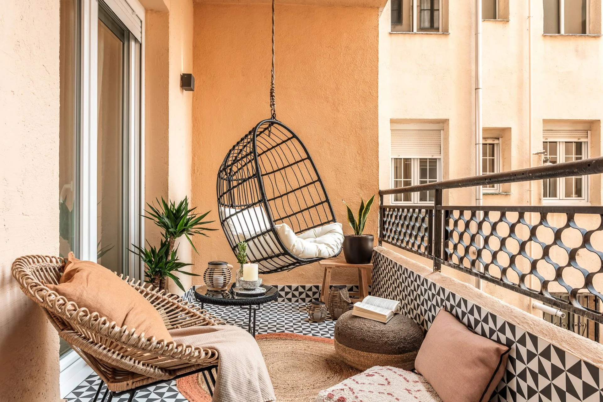 Contemporary Madrid Penthouse With Gigabit Internet & Pro Workspace For Digital Nomads #3