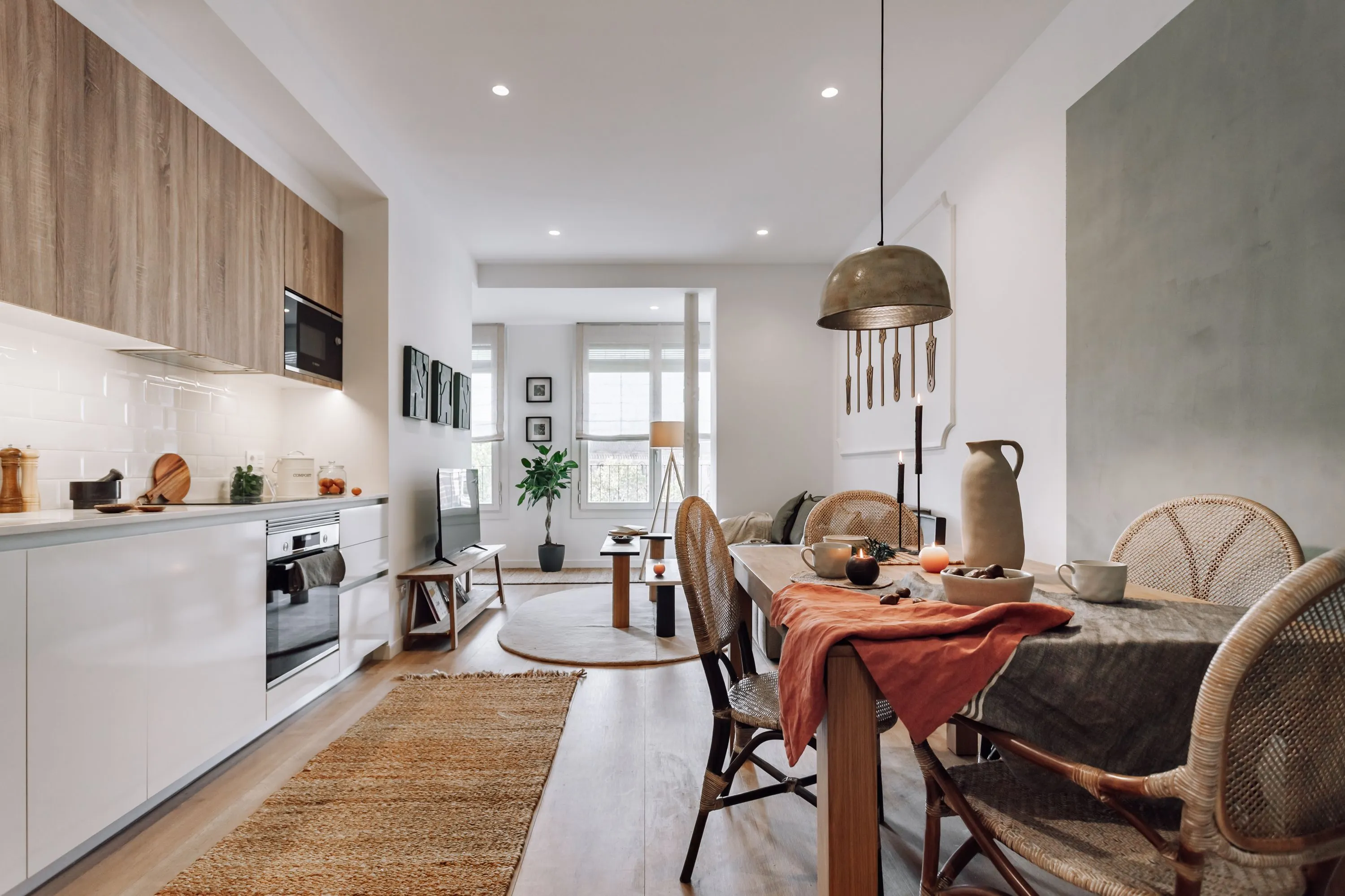 Designer Barcelona Flat With Pro Monitors & Fast Fiber For Digital Nomads #3