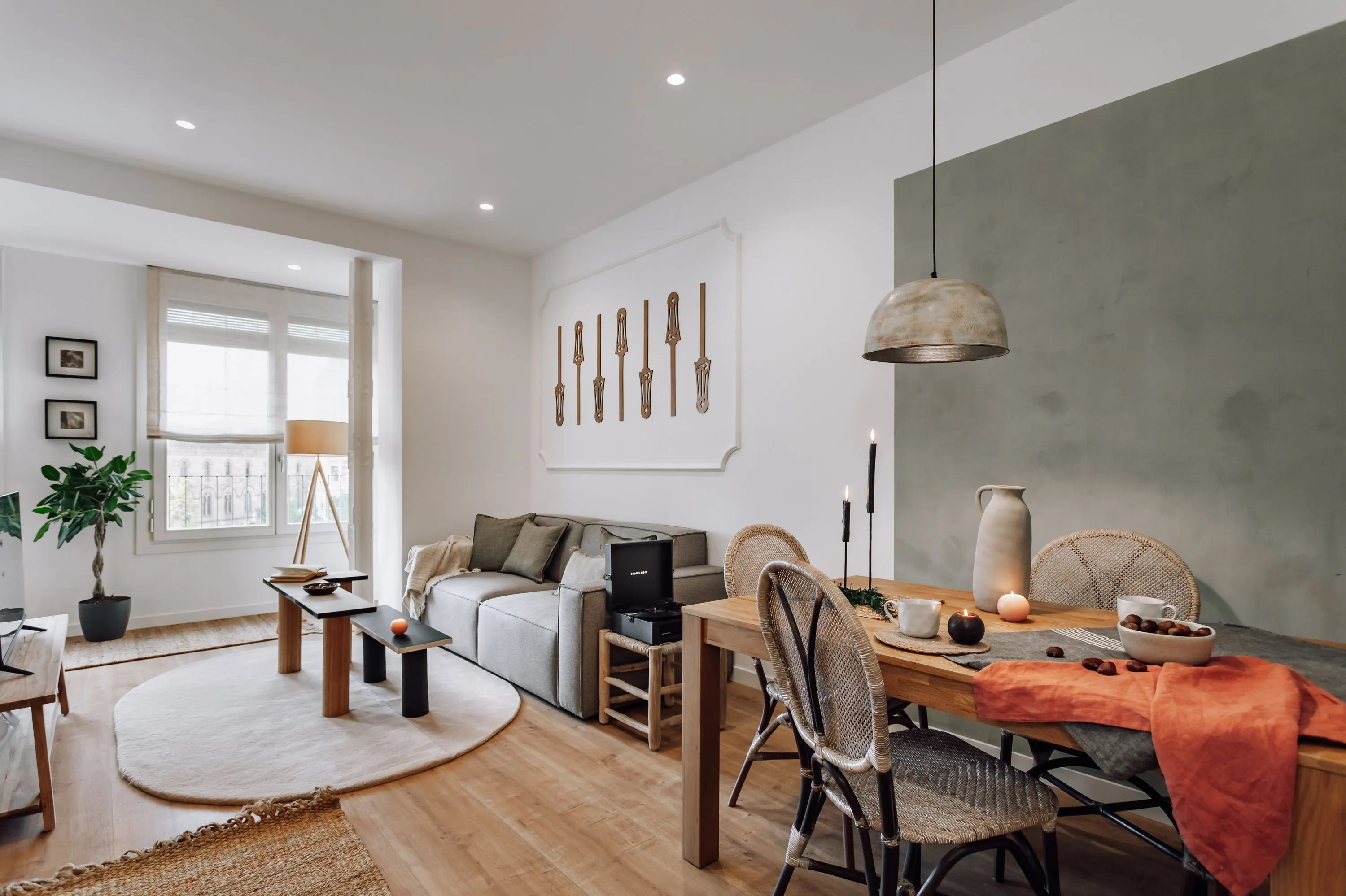 Designer Barcelona Flat With Pro Monitors & Fast Fiber For Digital Nomads #2