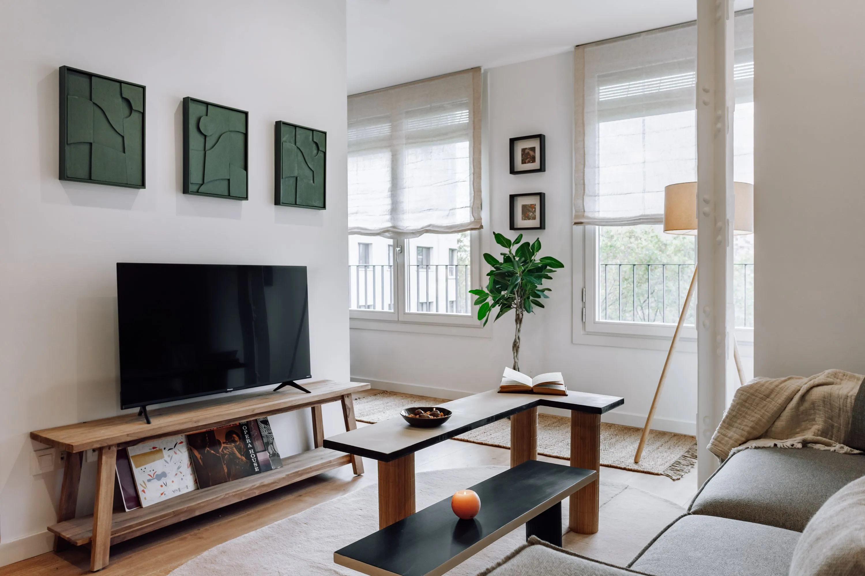 Designer Barcelona Flat With Pro Monitors & Fast Fiber For Digital Nomads #5