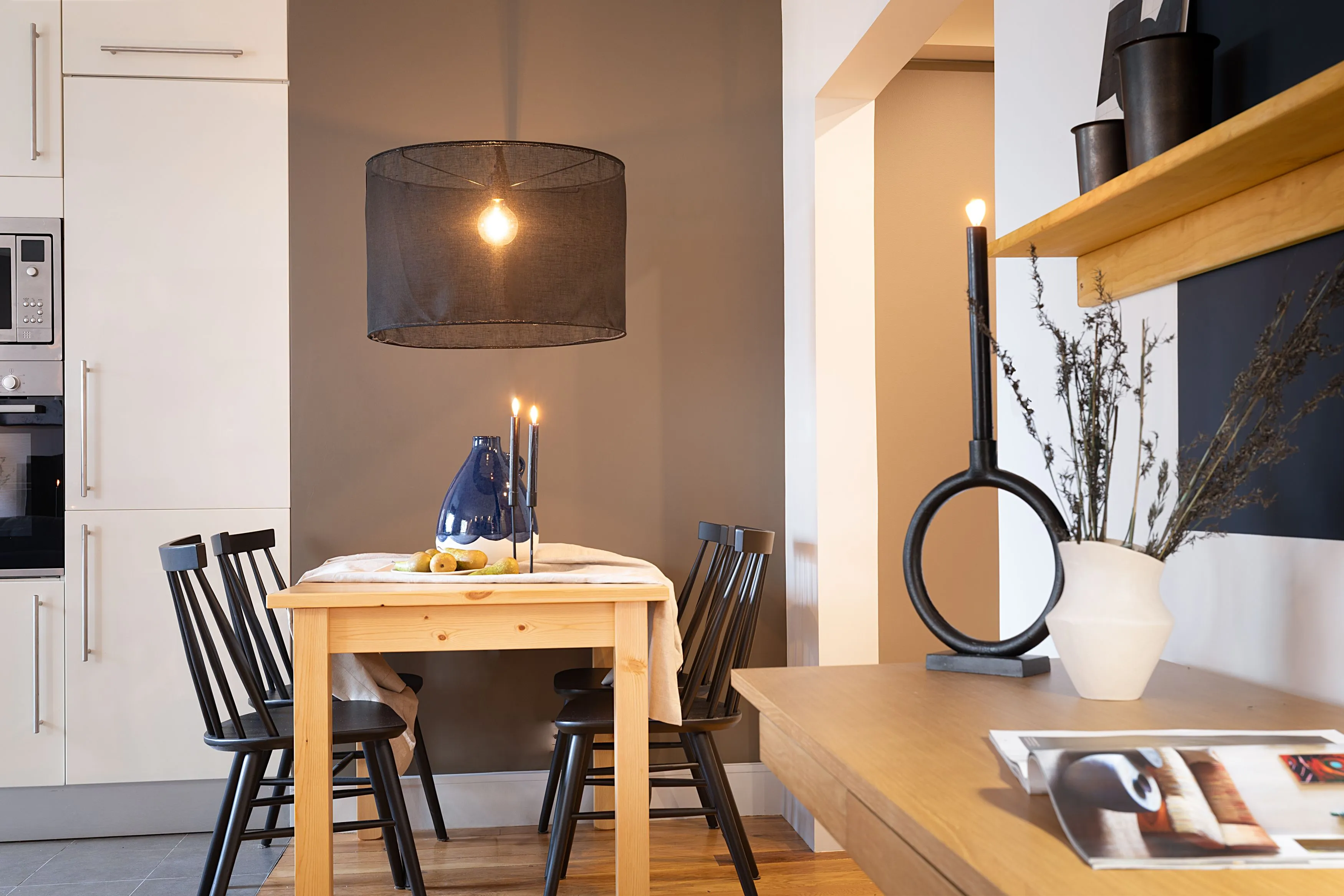 Sleek Paris Flat With High-speed Fiber, Pro Workspace & Gourmet Kitchen For Remote Work #5