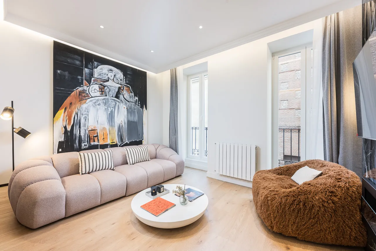Curated Luxurious 128sqm Flat - Remote-work Ready Home Office, Madrid #2