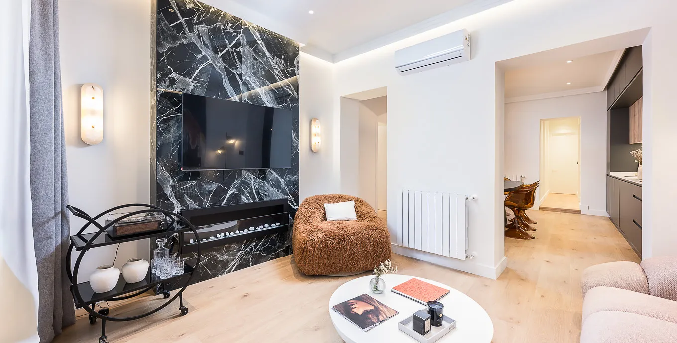 Curated Luxurious 128sqm Flat - Remote-work Ready Home Office, Madrid
