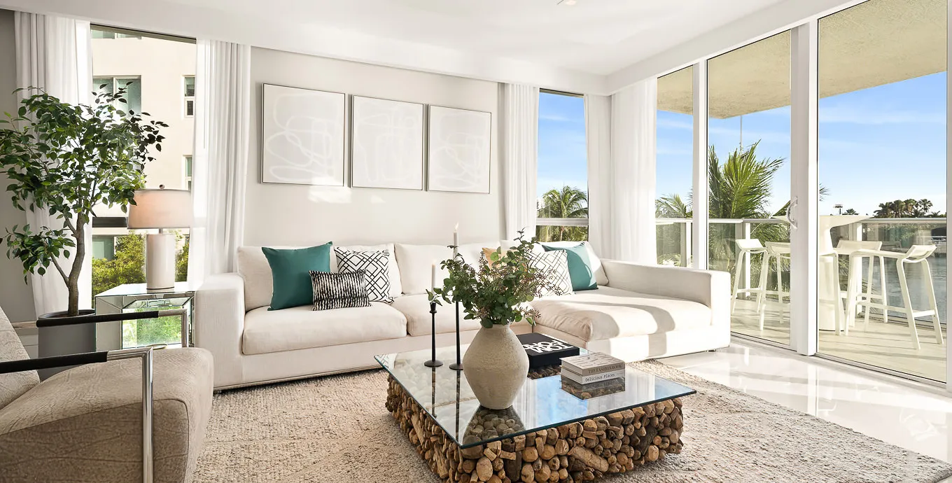 Cozy Open-plan Studio With Home Office Setup In Miami For Remote Work