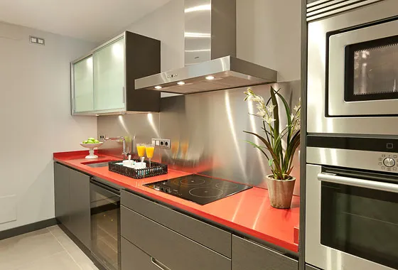 Sleek Madrid Flat With Dedicated Home Office Space For Productive Remote Work #3