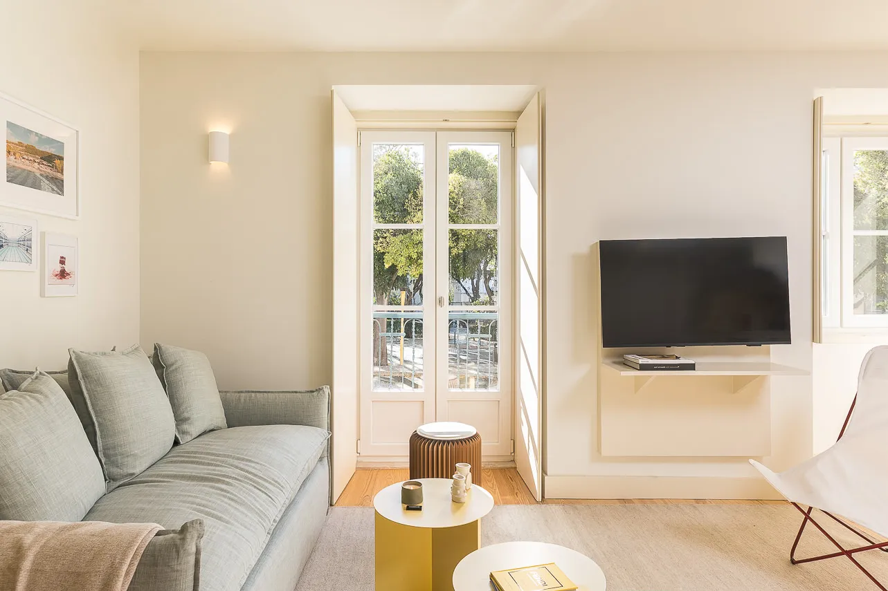 Efficient Lisbon Flat With Dedicated Workspace In Prime Praca Da Armada Location #4