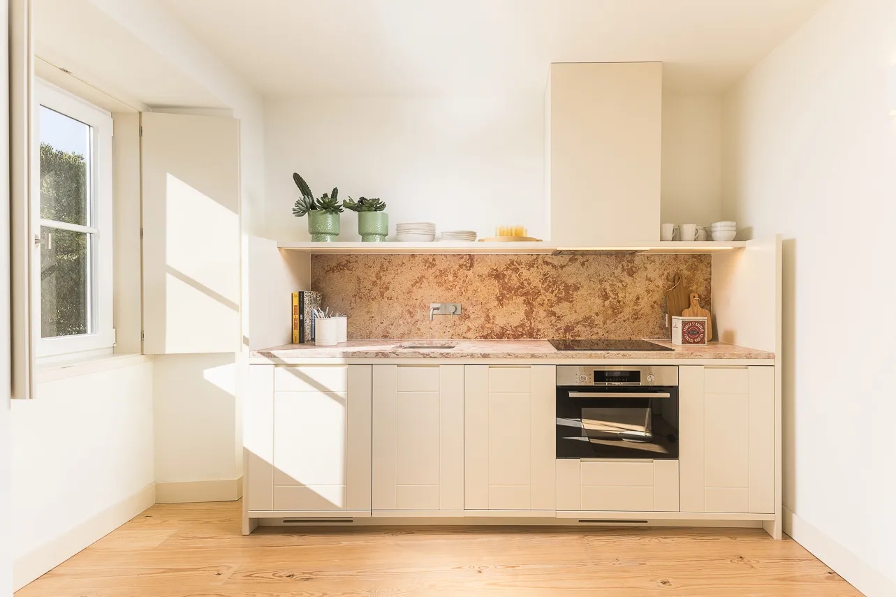 Efficient Lisbon Flat With Dedicated Workspace In Prime Praca Da Armada Location #5
