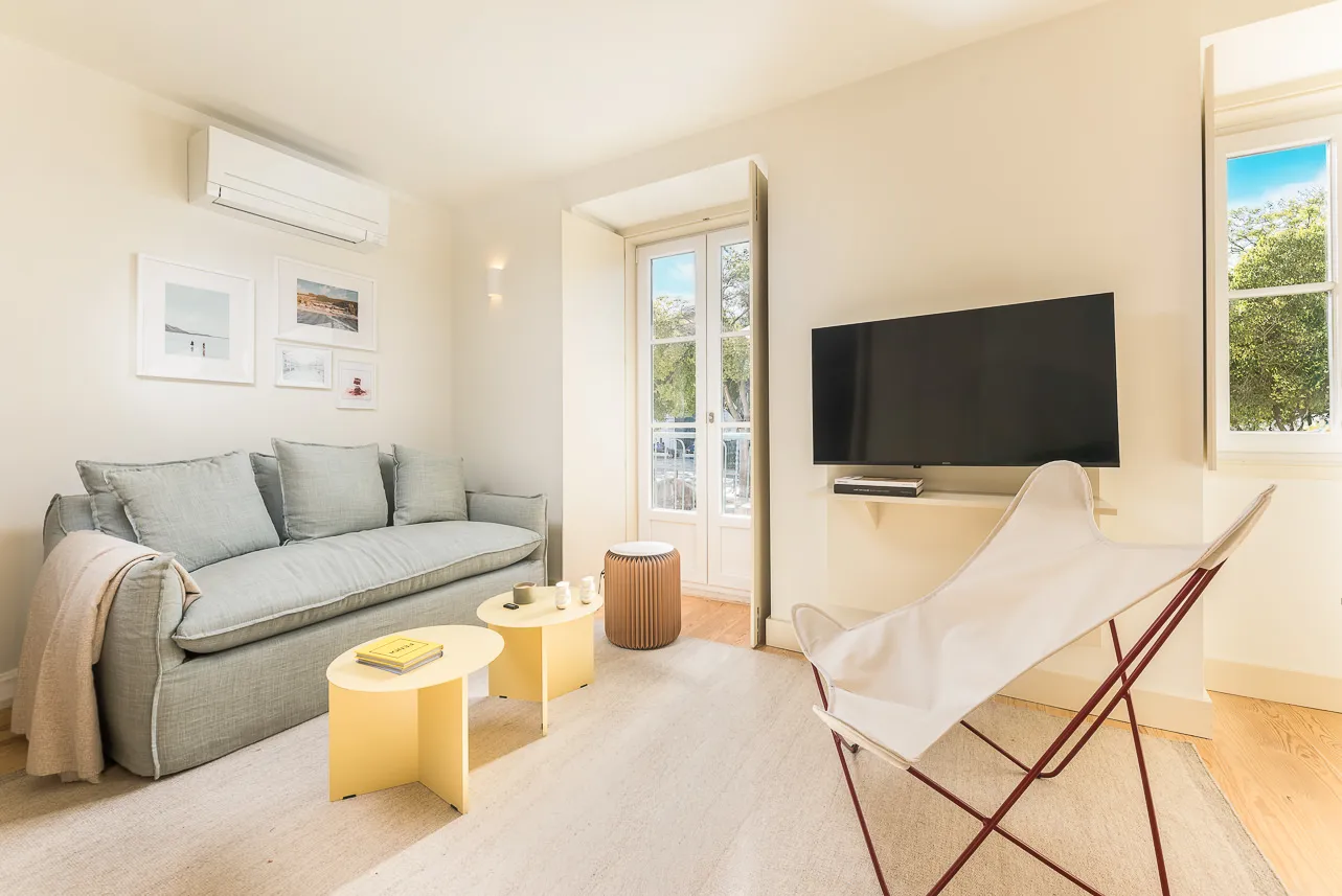 Efficient Lisbon Flat With Dedicated Workspace In Prime Praca Da Armada Location #3