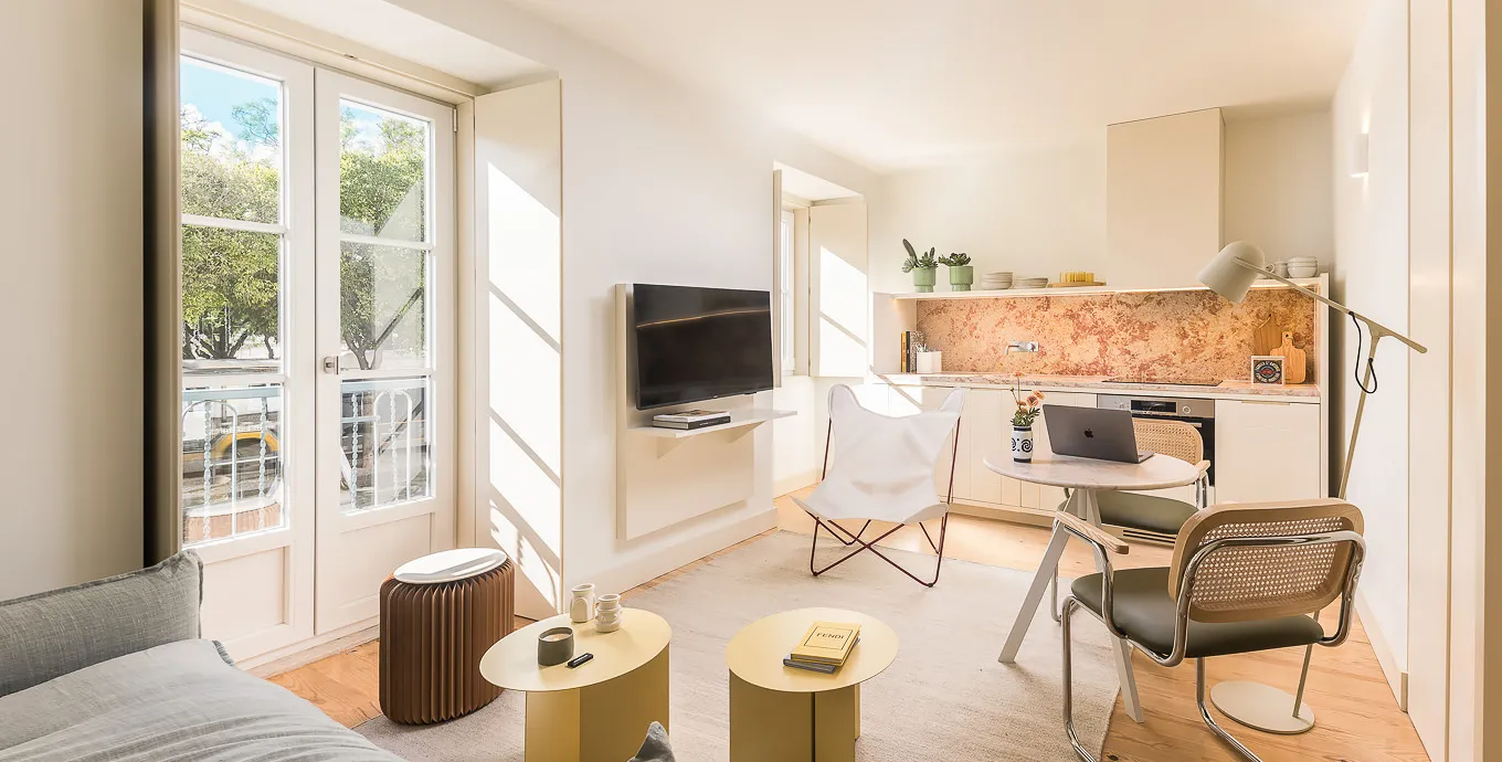 Efficient Lisbon Flat With Dedicated Workspace In Prime Praca Da Armada Location