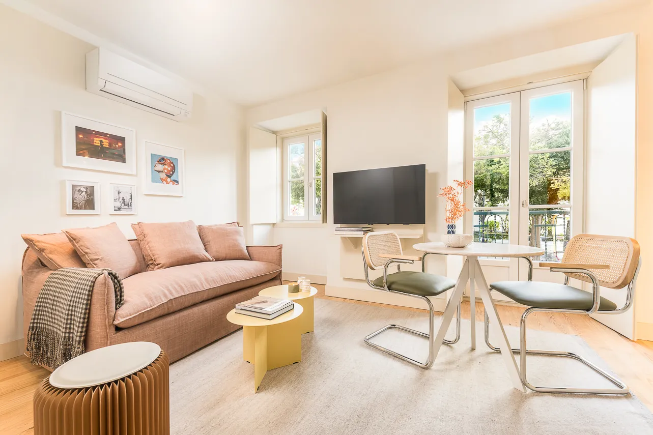 Elegant Lisbon Flat With Dedicated Workspace For Remote Work Success #2