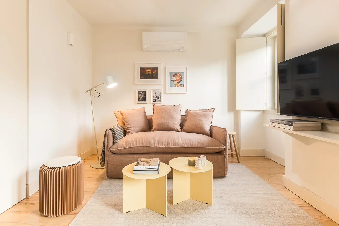 Elegant Lisbon Flat With Dedicated Workspace For Remote Work Success #3