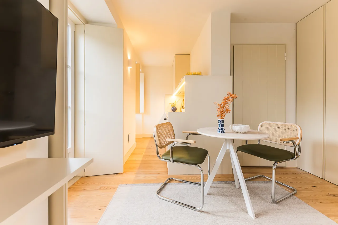 Elegant Lisbon Flat With Dedicated Workspace For Remote Work Success #4