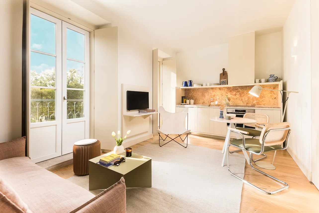 Trendy 35m2 Lisbon Flat With Dedicated Home Office Space For Remote Work #2