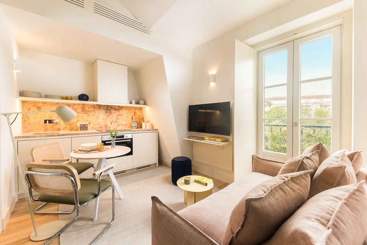 Elegant 32m2 Lisbon Flat With Dedicated Home Office Space For Remote Work #2