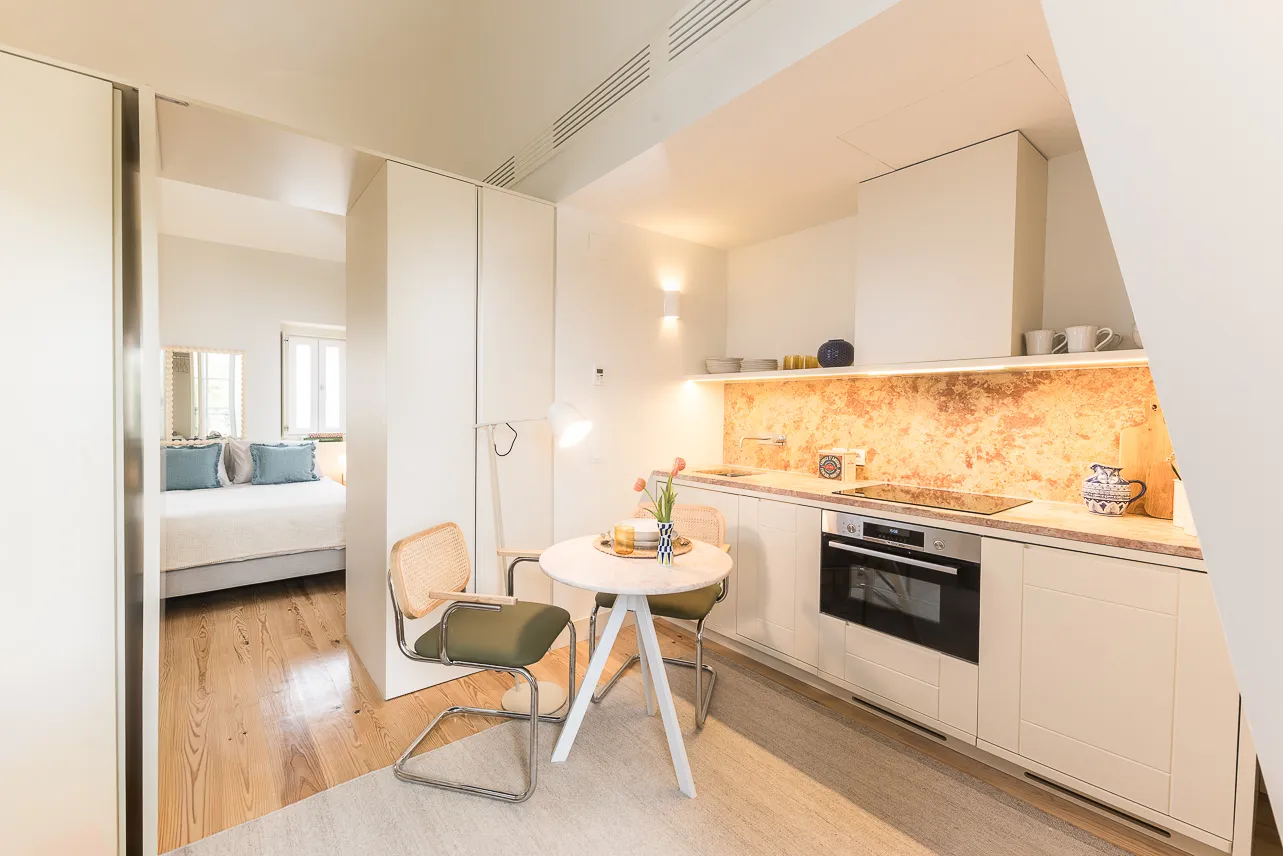Elegant 32m2 Lisbon Flat With Dedicated Home Office Space For Remote Work #3