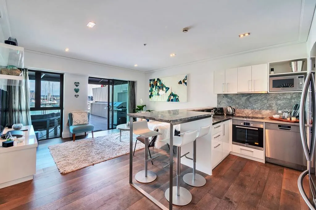 Sleek Auckland Viaduct Flat - Intimate 2br, Dedicated Workspace & Fast Wifi + Carpark #3