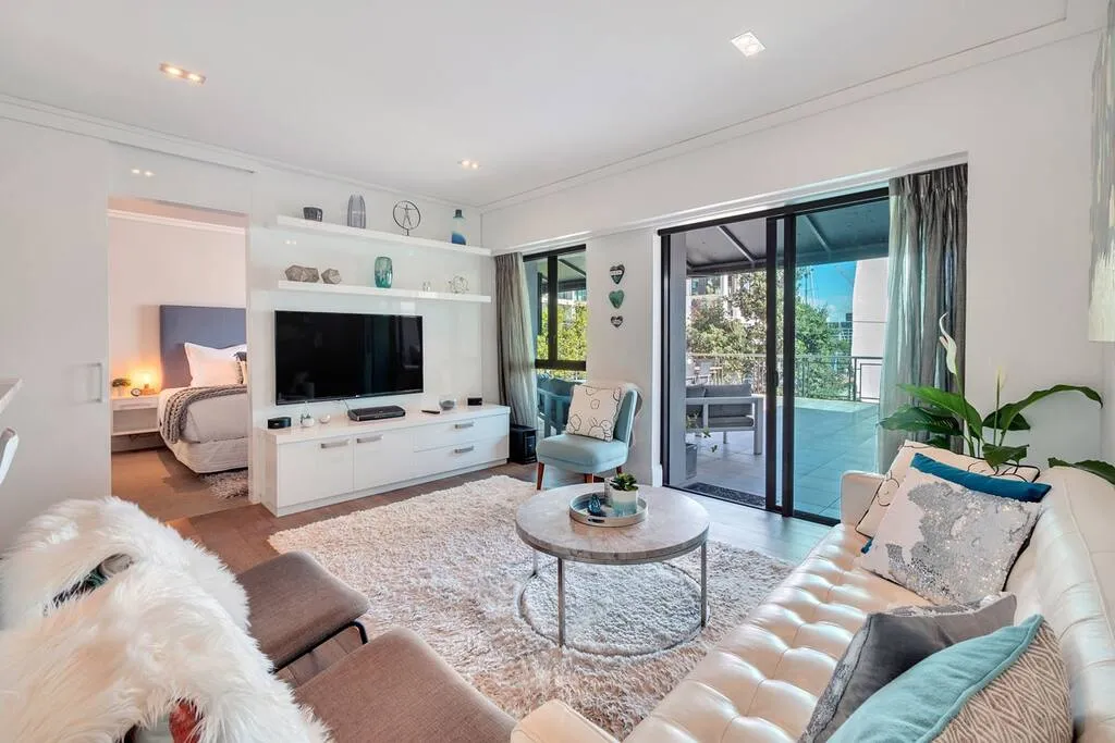 Sleek Auckland Viaduct Flat - Intimate 2br, Dedicated Workspace & Fast Wifi + Carpark #5