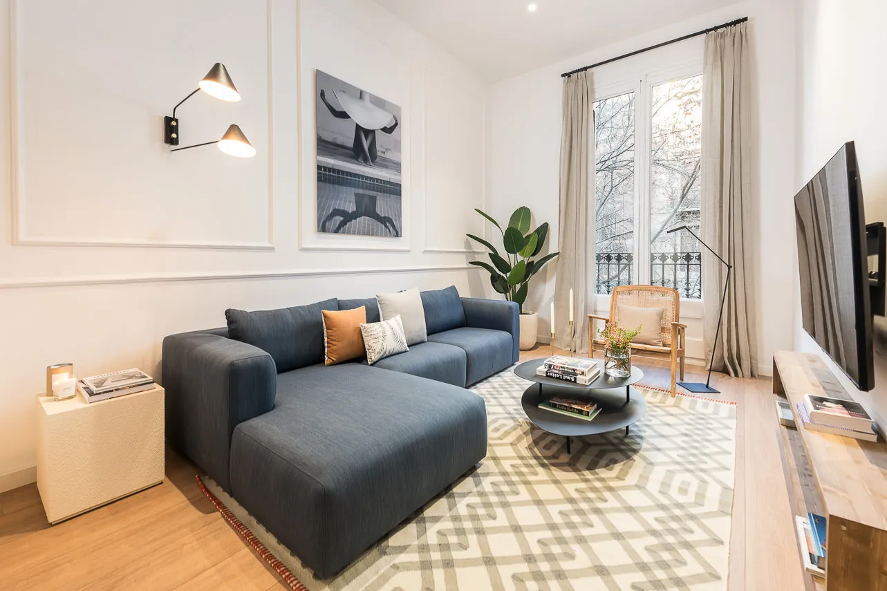 Upscale Barcelona Apartment With Airy Living & Dedicated Home Office Space #2