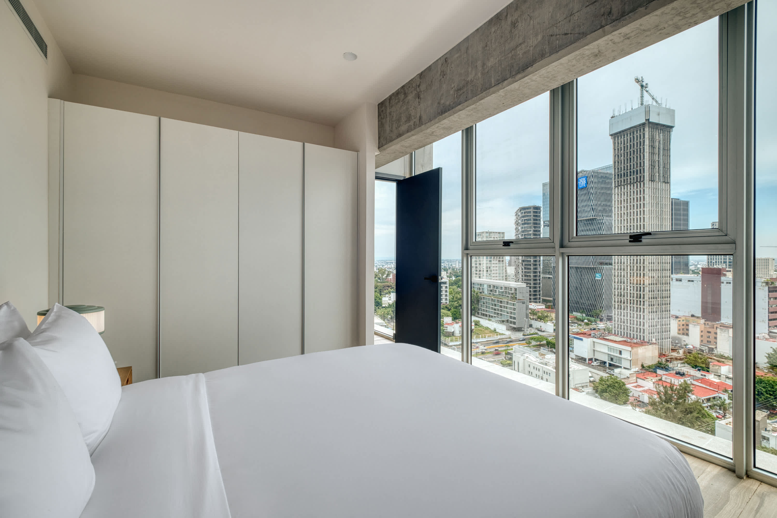 Charming 2-bed Flat With Dedicated Home Office In Modern Providencia Tower #3