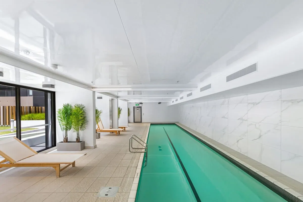 Cozy Upscale Queen St Flat In Auckland - Balcony, Pool & Built-in Home Office #2