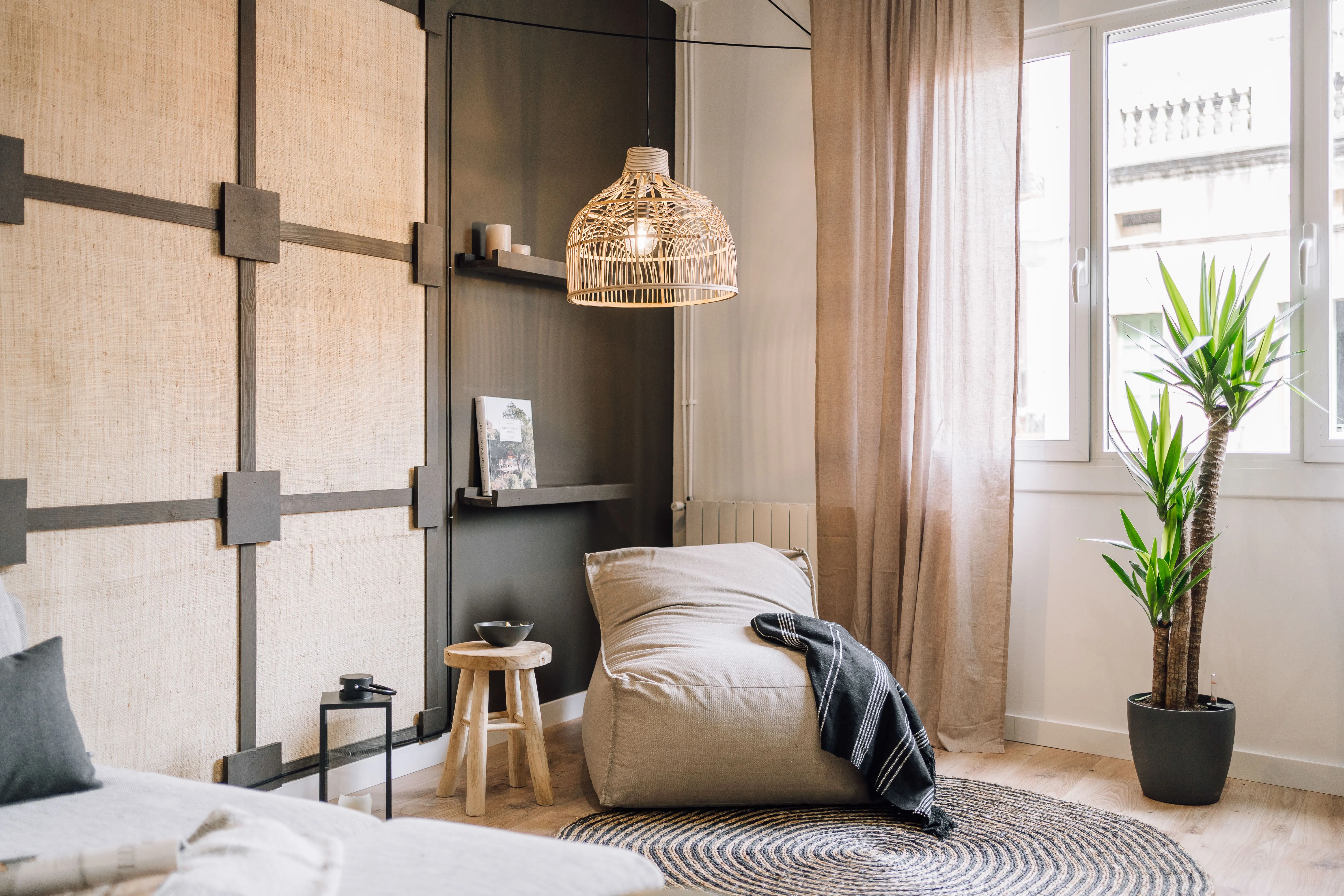Upscale 3-bed Flat With Pro Home Office & Streaming Setup In Barcelona #3