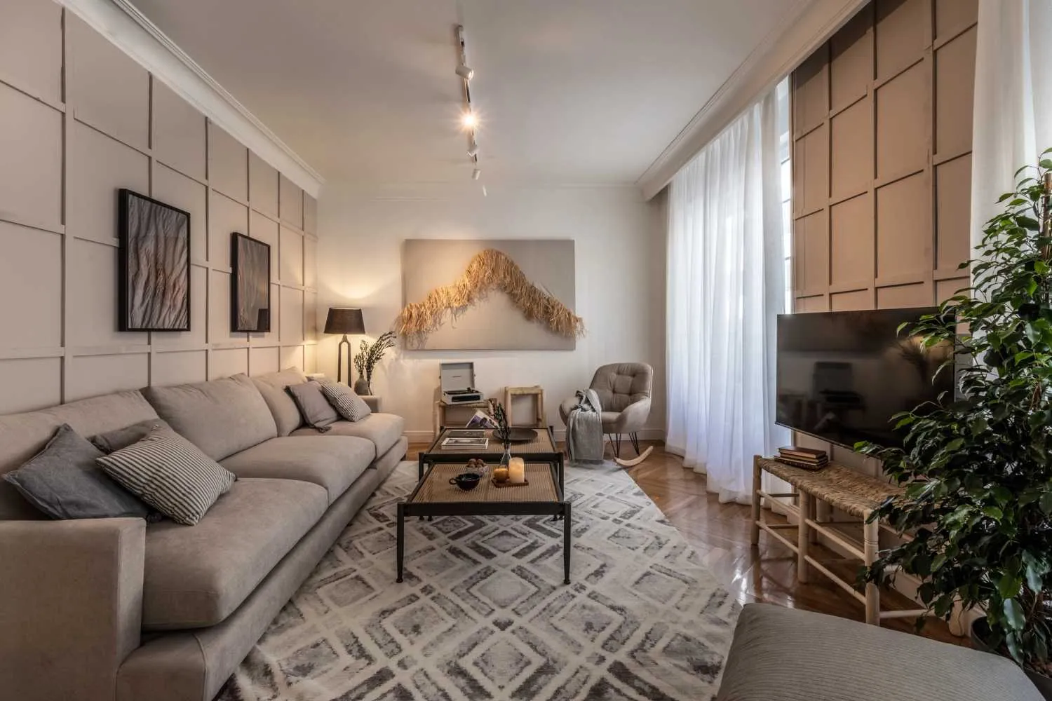 Expansive Madrid Designer Flat With Premium Workspace & Gigabit Internet For Remote Work #3