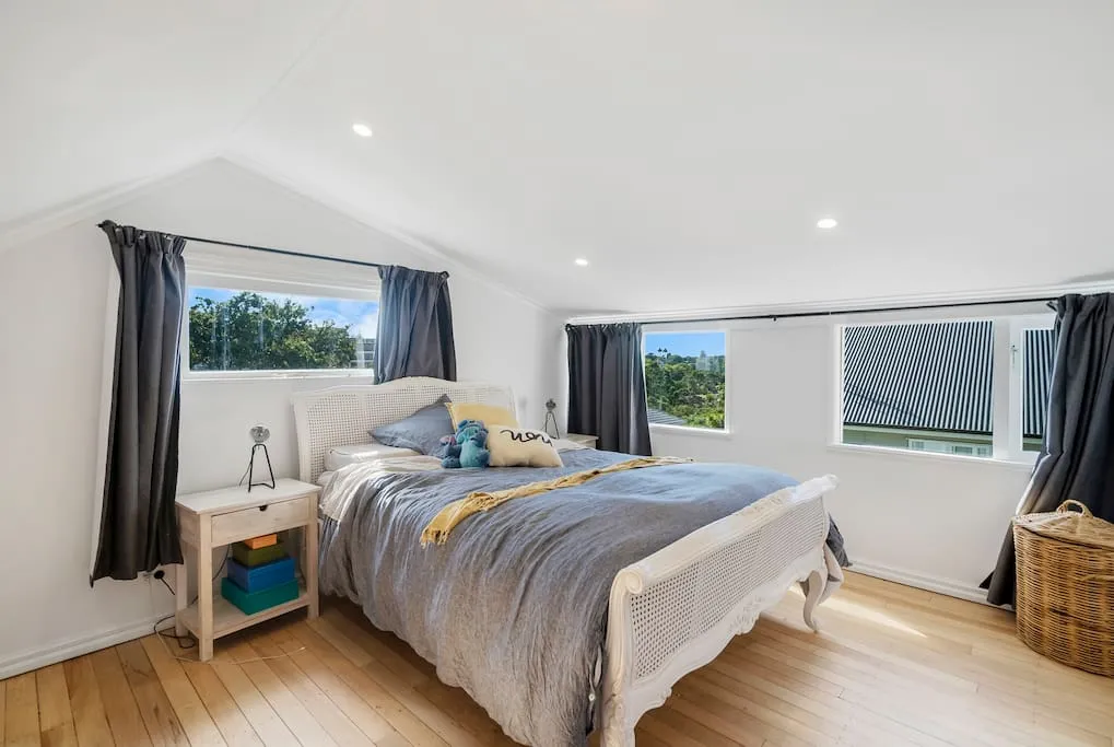 Auckland Metropolitan Flat: Luxurious 1br, Dedicated Home Office & Fast Wi-fi