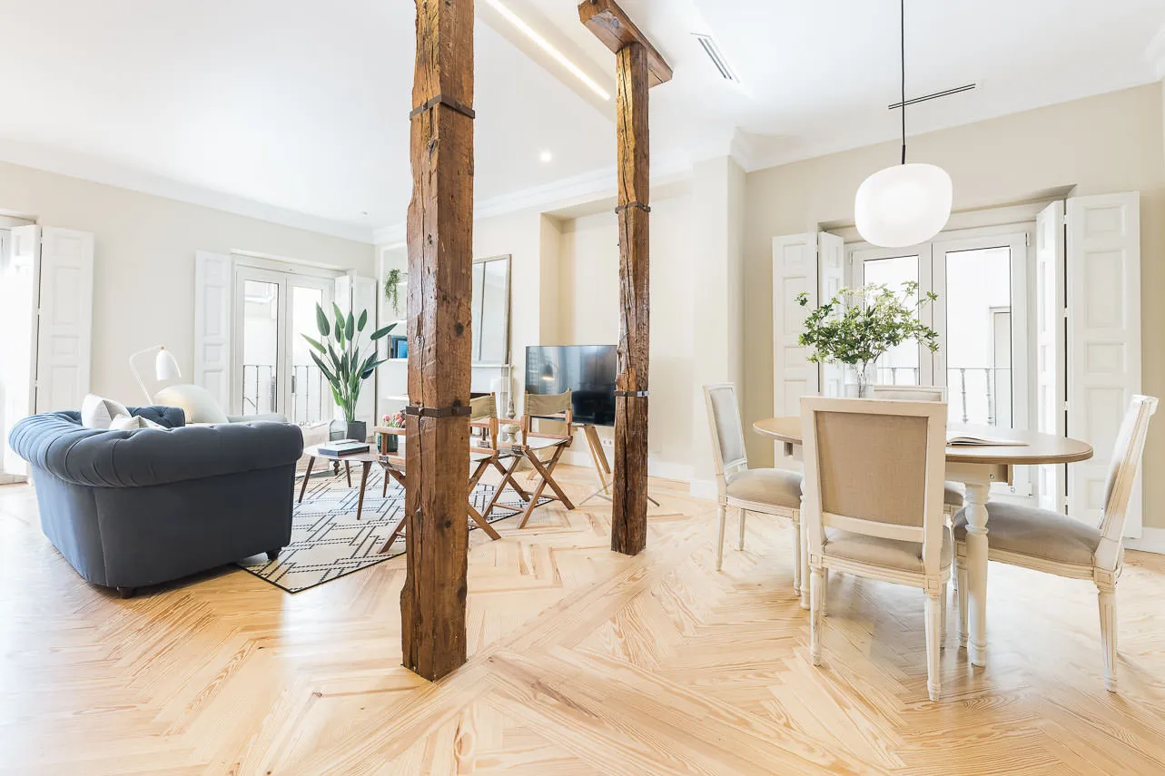 Spacious Madrid Designer Flat With Dedicated Home Office And Modern Work Area #5