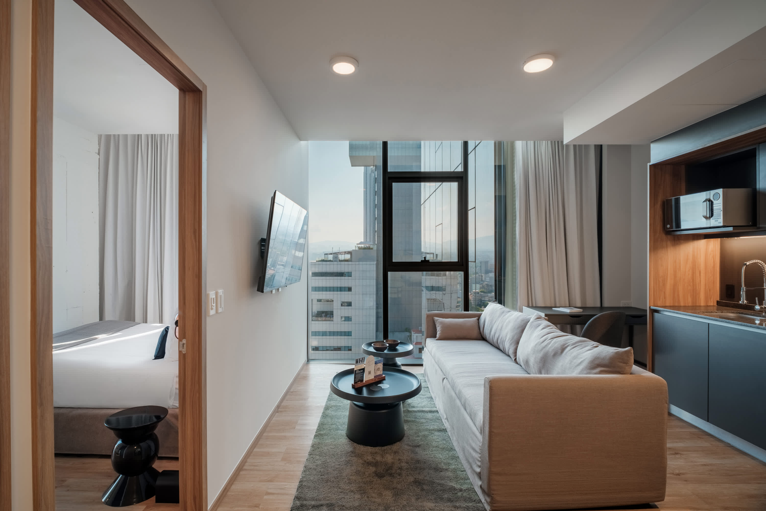 Distinctive Compact Executive Flat With Workspace On Reforma, Cdmx #4