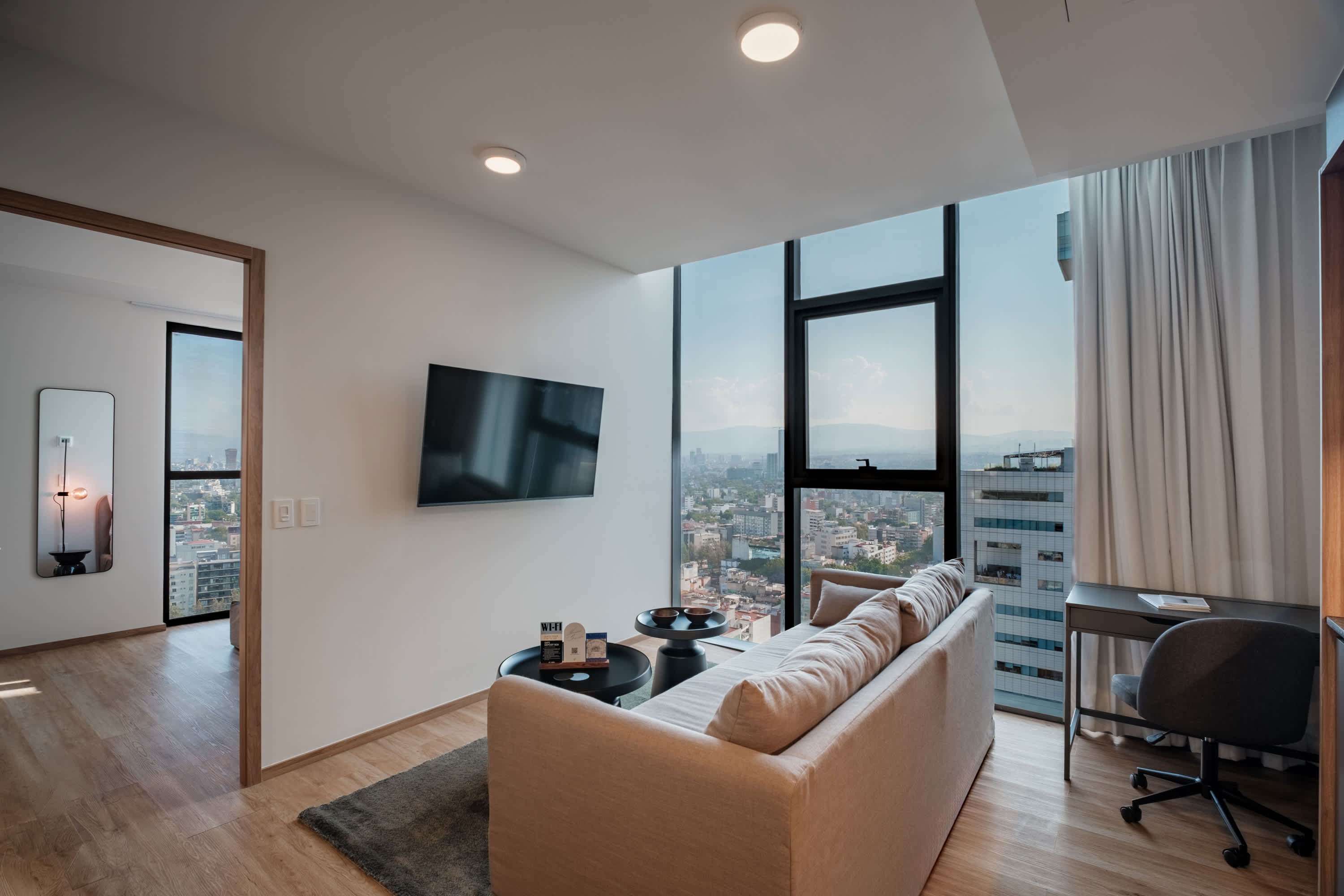 Distinctive Compact Executive Flat With Workspace On Reforma, Cdmx #5