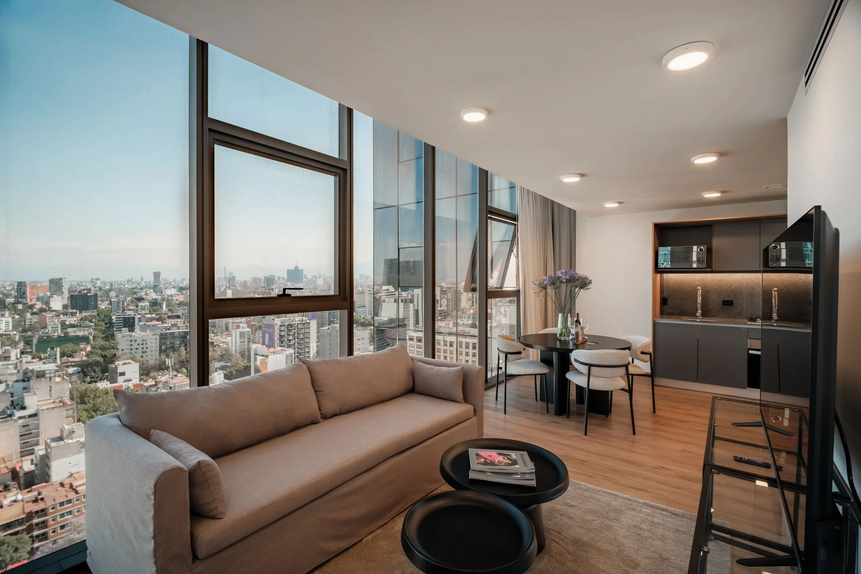 Chic Efficient 1br Flat In Reforma, Mexico City - Remote Work Ready