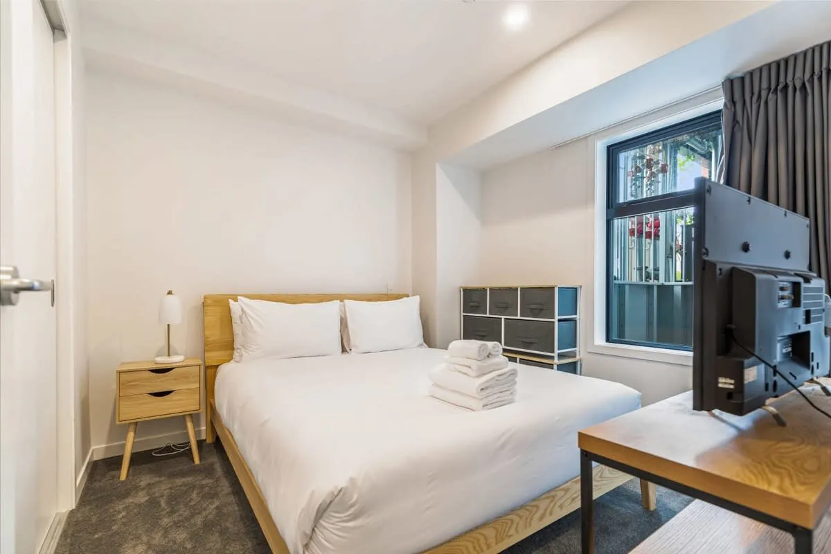 Contemporary Auckland City Flat, Efficient 1br - Digital Nomad-ready Home Office #3